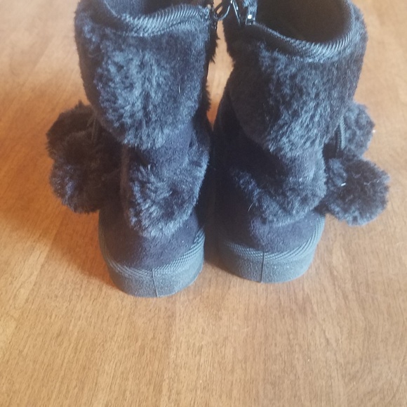 🚫SOLD🚫NWOT black fuzzy boots baby size 5 - Picture 4 of 7